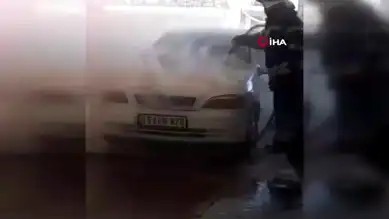 Alaşehir'de Park Halindeki Araç Yandı