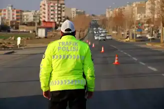 Siverek'te Dronla Trafik Denetimi: 15 Sürücüye Ceza